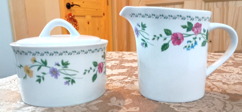 VTG Farberware English Garden Floral Creamer & Sugar Bowl w Lid 225 Set